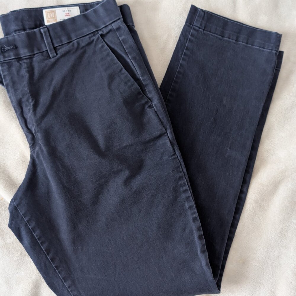 3é$30 Gap slim and straight trousers